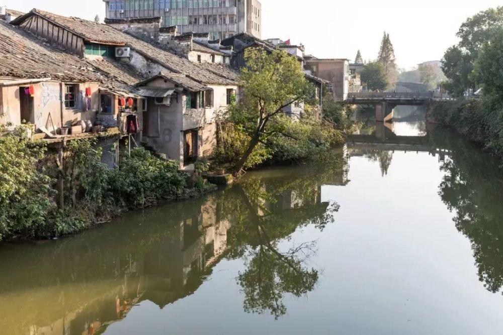 逃离遗弃的建筑3
